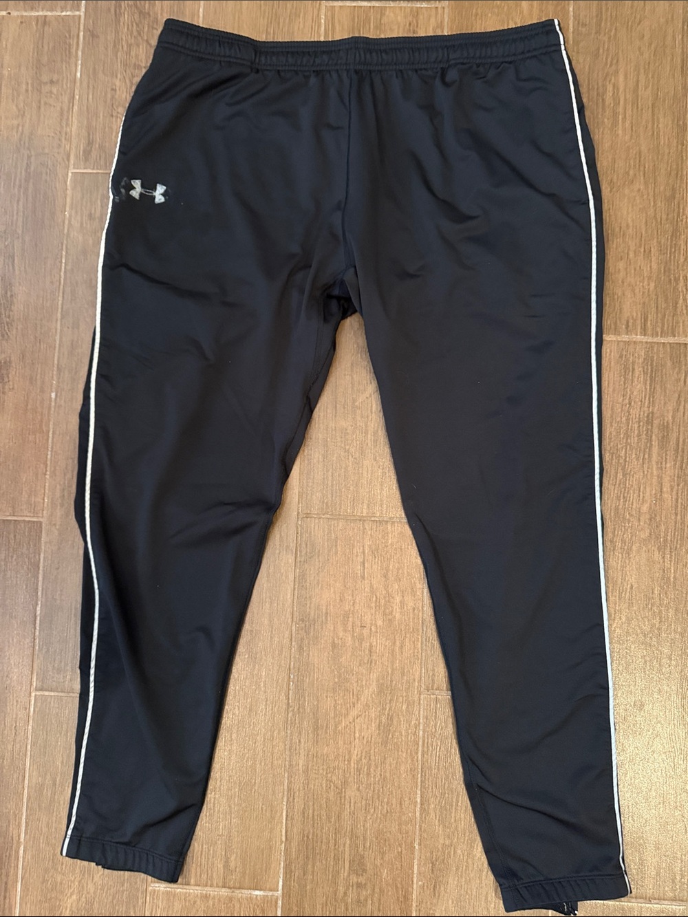 Under Armour Men’s Black Joggers with White Side Piping